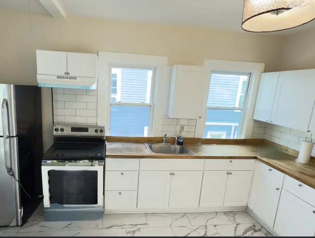 Building Photo - 89 S Cherry St