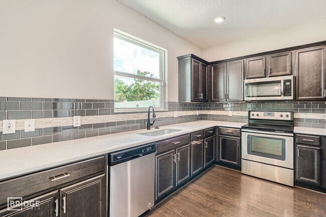 Building Photo - 10710 Southern Forest Dr