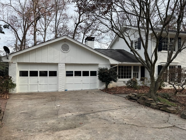 Photo - 865 Spalding Dr House