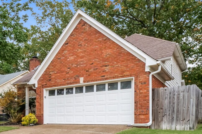 Foto del edificio - 2418 Lake Edge Dr