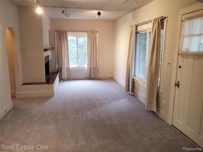 Building Photo - 3058 Frankton Dr