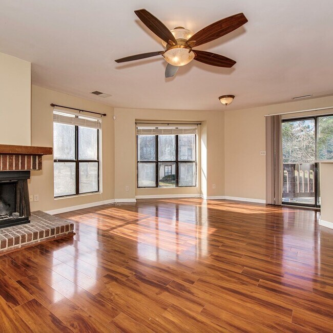 Foto del edificio - Newly Renovated condo/Town home for lease ...