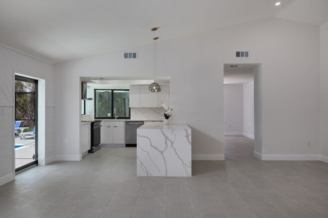 Building Photo - 9436 Sage Ct