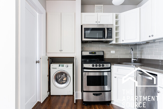 Building Photo - 816 W Lakeside Pl