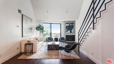 Building Photo - 8755 Shoreham Dr