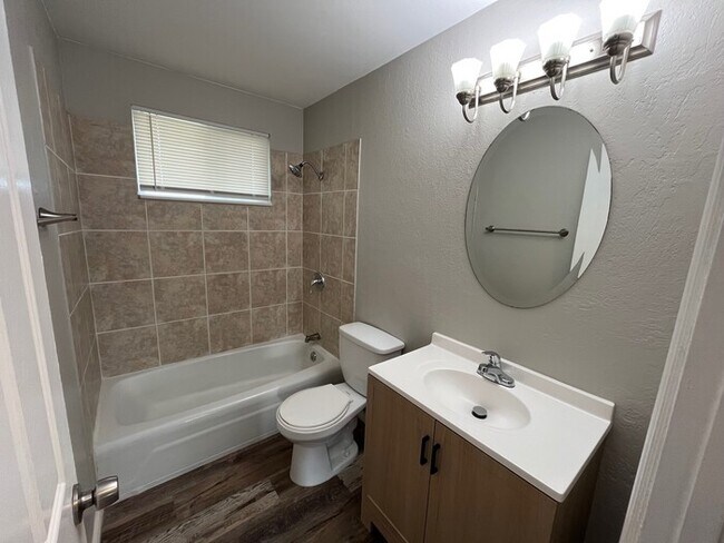 Foto del edificio - Remodeled Taylorsville 5 Bedroom!