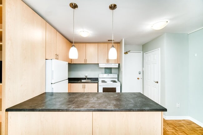 Building Photo - 1545-1545 Oxford St