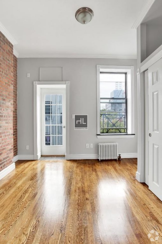 Building Photo - Mott Street