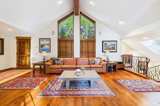 Foto del edificio - 593 Meadowood Dr