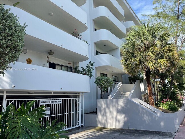 Foto del edificio - 130 S Shore Dr