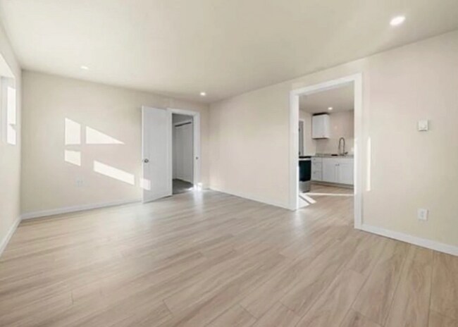 Building Photo - 517 Yuma St