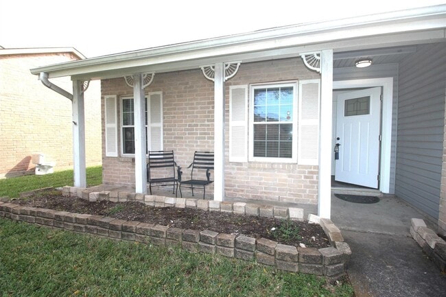 Foto del edificio - 805 Willow Creek Dr