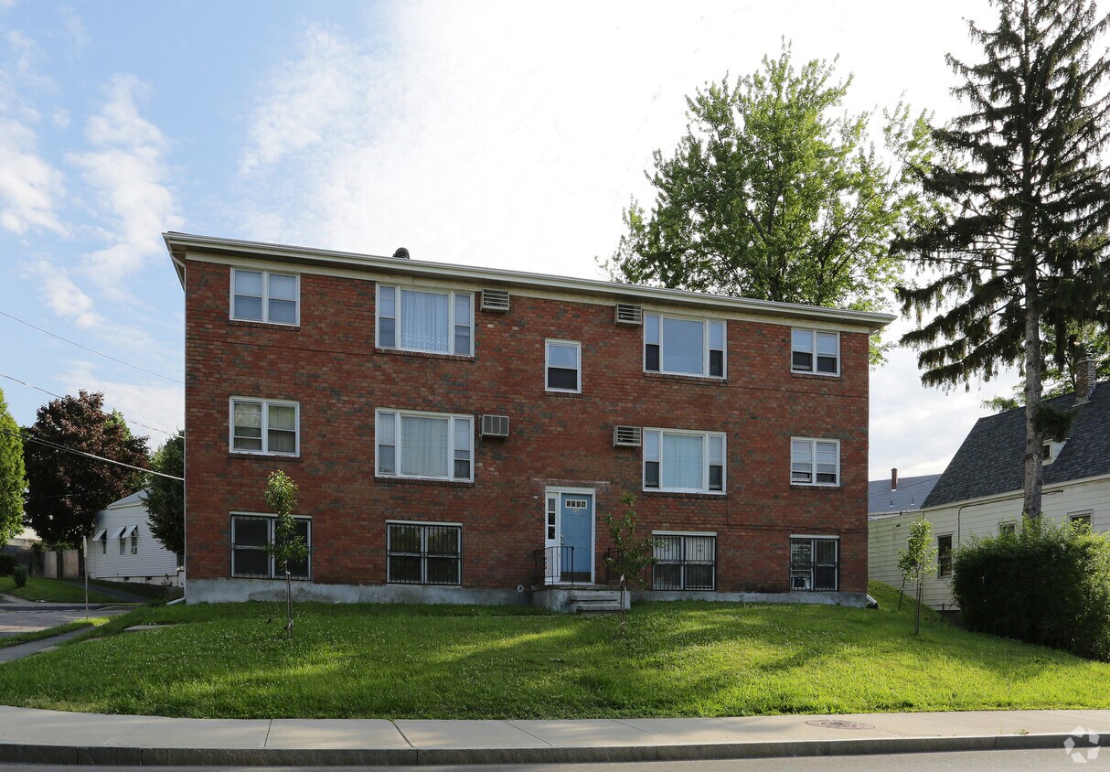 Building Photo - 35 McAlpin St