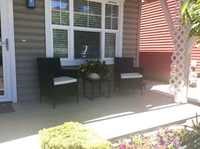 Building Photo - Charming 3 Bedroom Home - Available Now! Seatac area