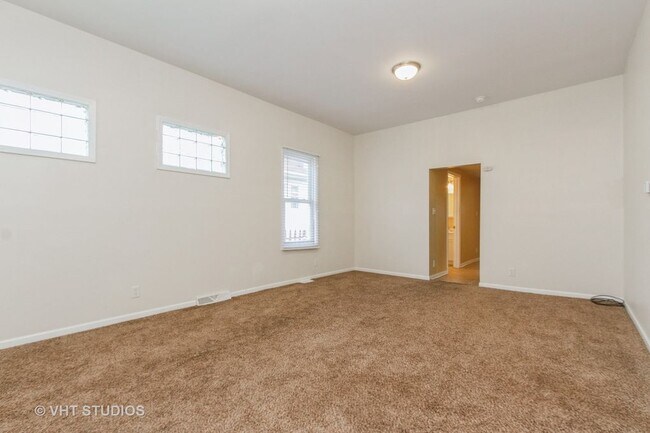 Living Room - 3105 Commercial Ave