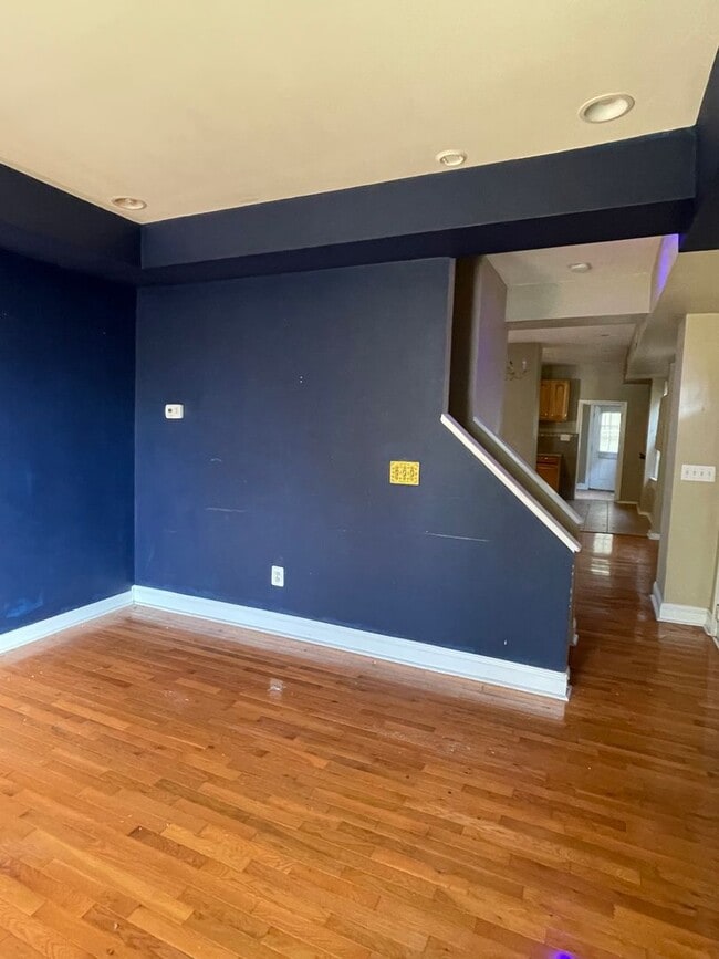 Building Photo - Lovely & Updated Oakenshawe 2bd/1.5ba home...