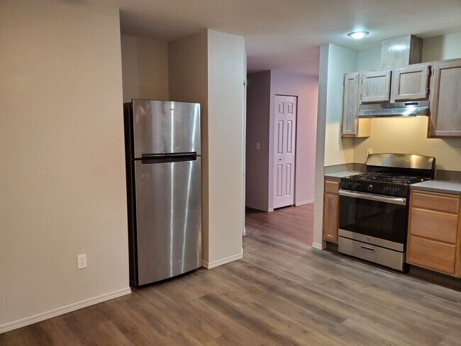 Building Photo - Updates 3 Bedroom 2 Bath Duplex In East Po...