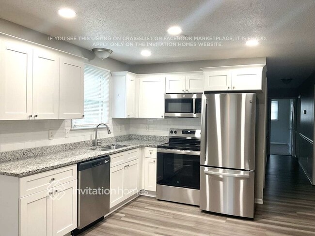 Building Photo - 208 Ferncliff Dr
