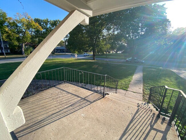 Foto del edificio - 4400 University Ave