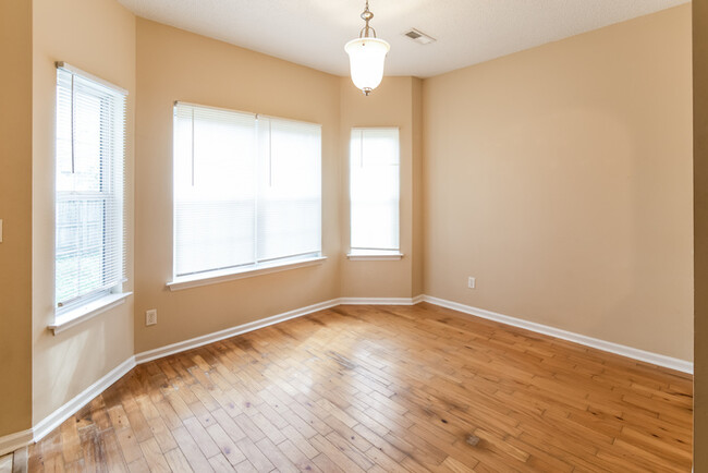 Foto del edificio - 1305 Pinethicket Dr
