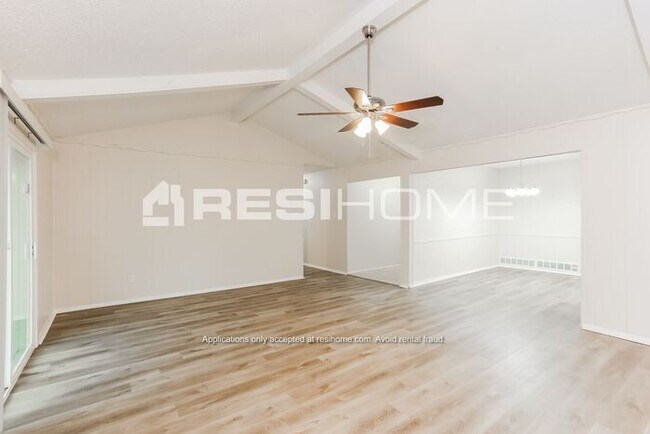 Building Photo - "Welcome Home! Get 1/2 month FREE RENT whe...