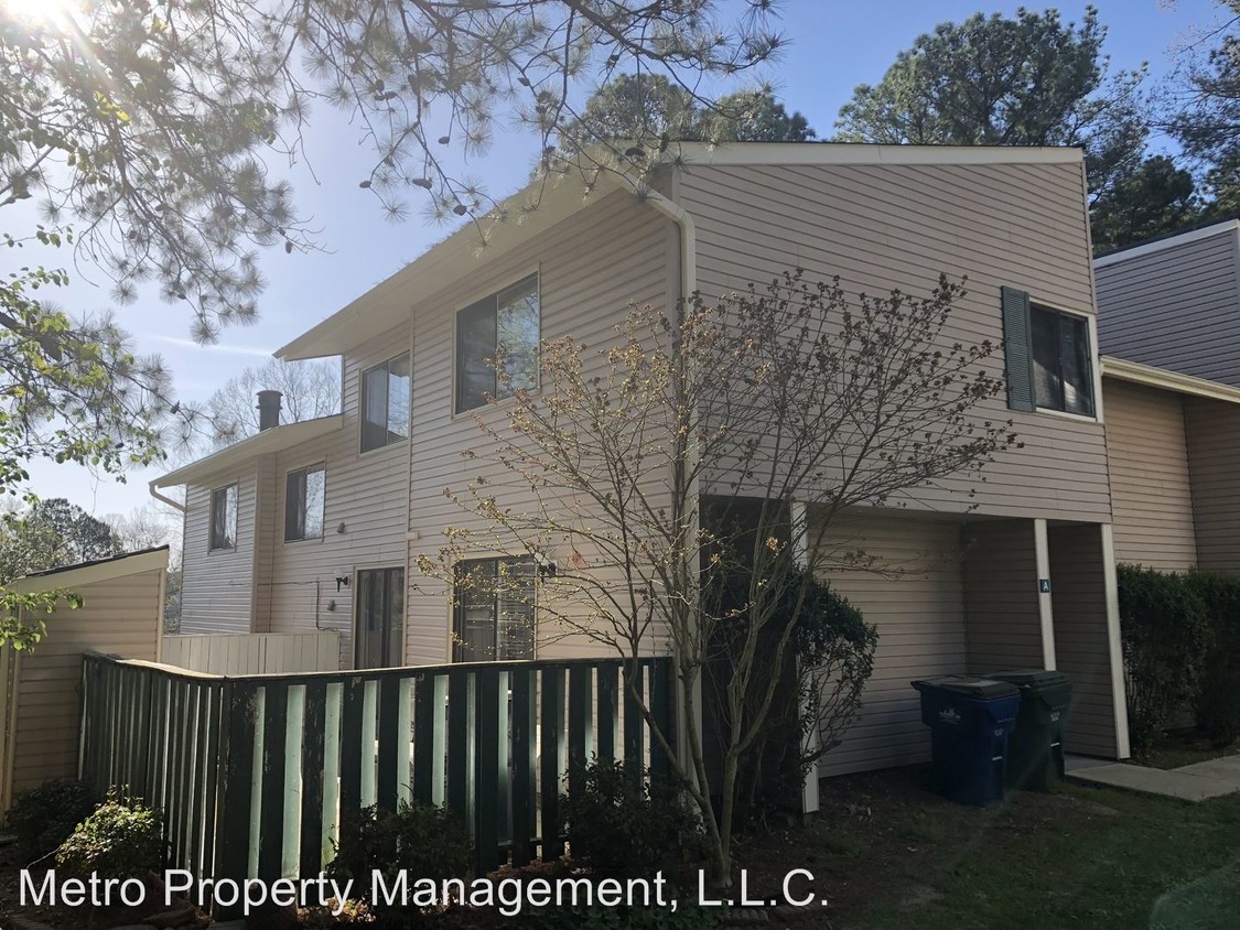 Foto principal - 4702 Walden Pond Dr