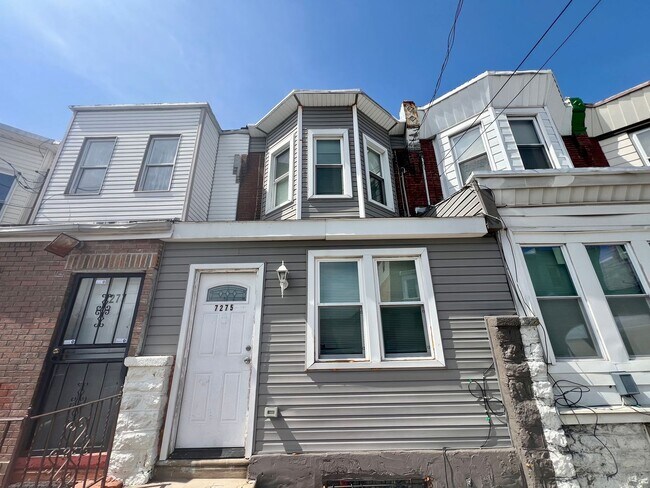 Foto del edificio - Gorgeous 3-Bedroom Townhome in Elmwood Park! Available NOW!