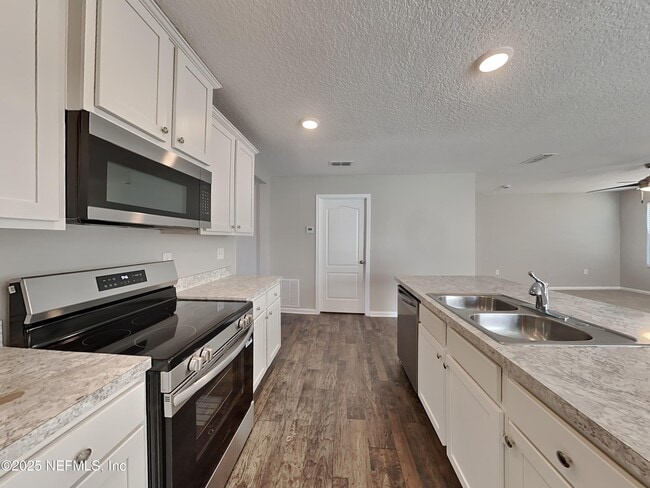 Building Photo - 12043 Sea Grove Pl