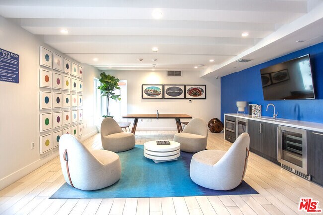Foto del edificio - 11405 Chandler Blvd
