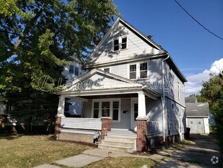 Building Photo - 906 Middle Ave