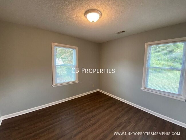 Foto del edificio - 4652 Percy Rd