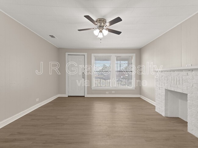 Building Photo - 1801 Reuter Ave