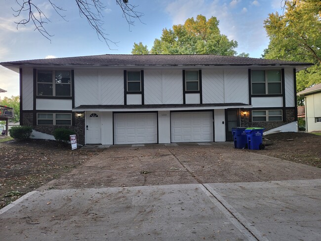 Building Photo - 1210 SE 3rd Ter