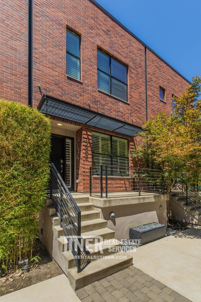 Photo - 1322 E Sutter Walk House