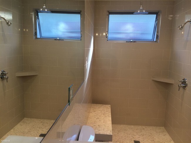 Foto del edificio - 1 br, 1 bath  - 2134 Griffith Park Blvd