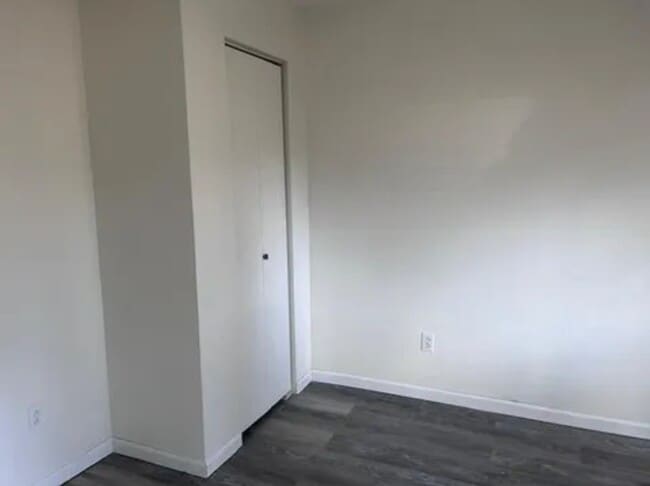 Building Photo - 2215 S 5th Ave