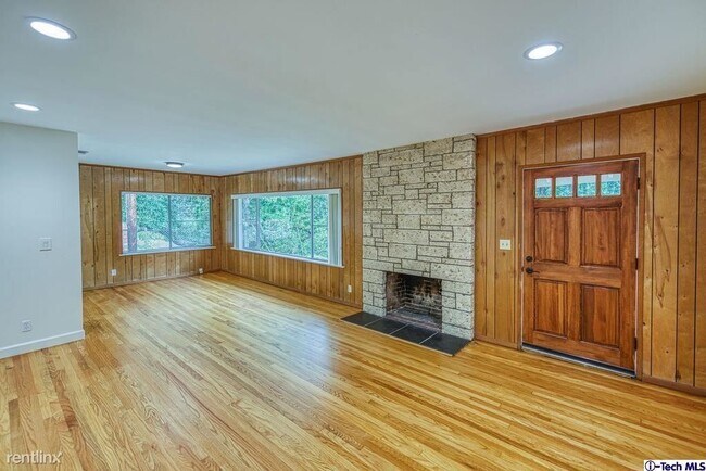 Building Photo - 2 br, 2.5 bath House - 627 E Altadena Dr