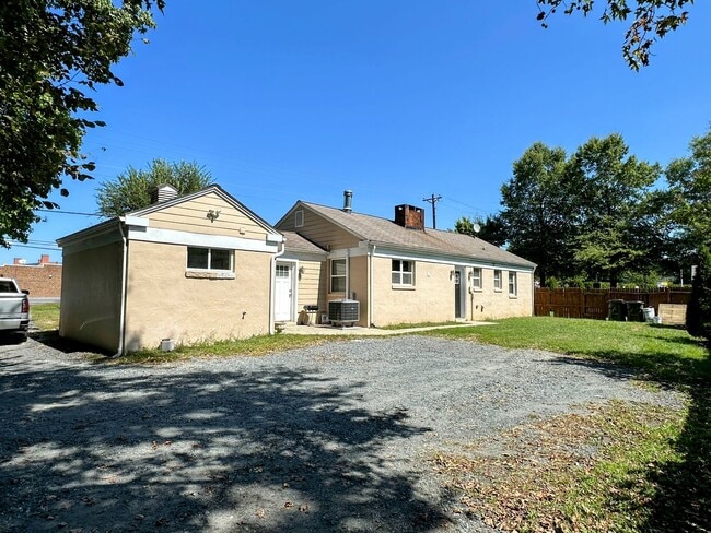 Building Photo - Rambler in the Town of La Plata