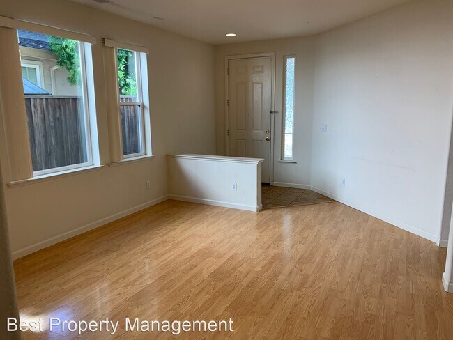 Foto del edificio - 3 br, 2 bath House - 533 Jacaranda St