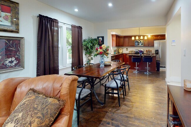 Building Photo - 2002 Ridgemont Rd