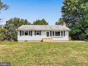 Building Photo - 4615 Lincoln Way E