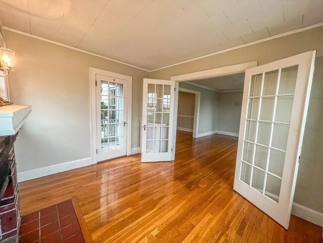 Building Photo - 52 Edgecliff Rd