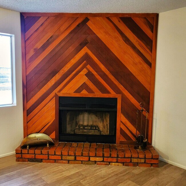 Building Photo - NICE OPEN HOME READY TO RENT!