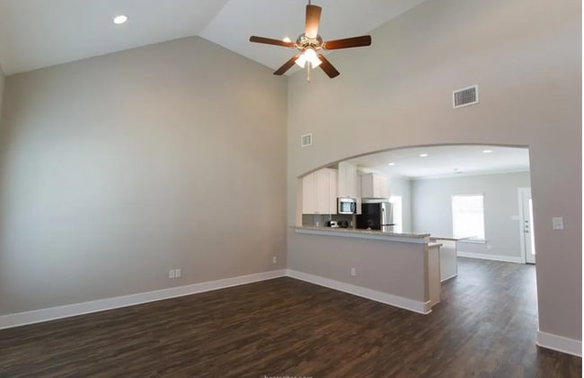 Building Photo - 124 Waverly Dr