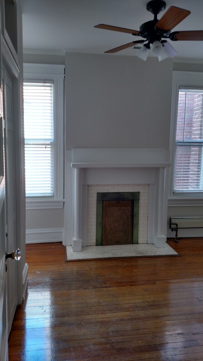 dormitorio 2 - 2213 Floyd Ave.
