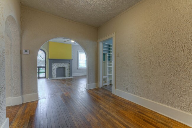 Foto del edificio - Spacious 4BR Home Near U of M Includes Res...