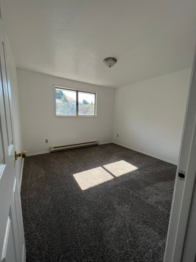 Foto del edificio - 2 bedroom 1 bathroom - Triplex - Moyina Heights - South Suburbs