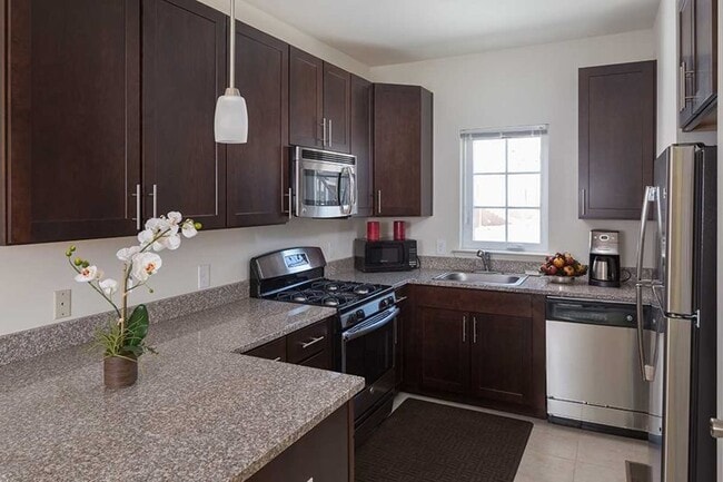 Building Photo - Summerfields Lofts