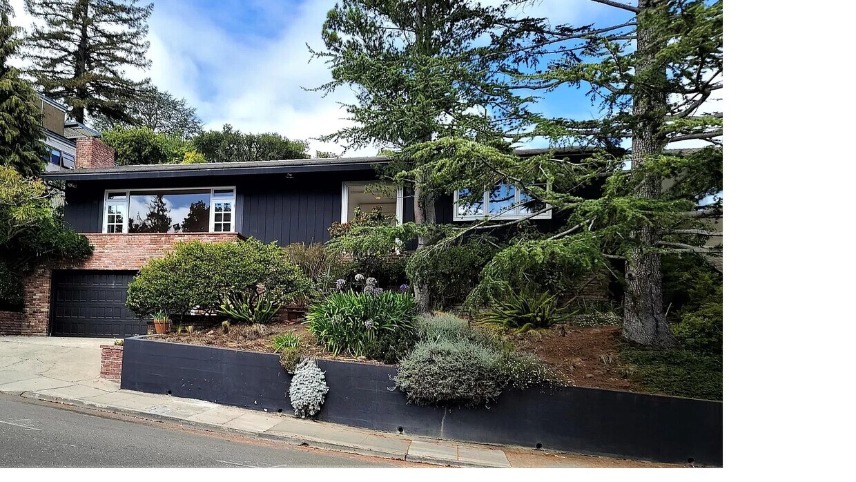 Primary Photo - 560 Mountain Ave