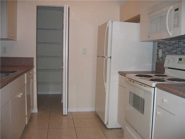 Foto del edificio - 2271 NE 42nd Cir